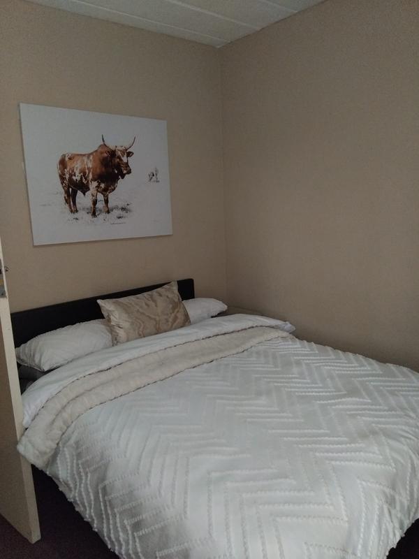 To Let 1 Bedroom Property for Rent in Kannoniers Park North West